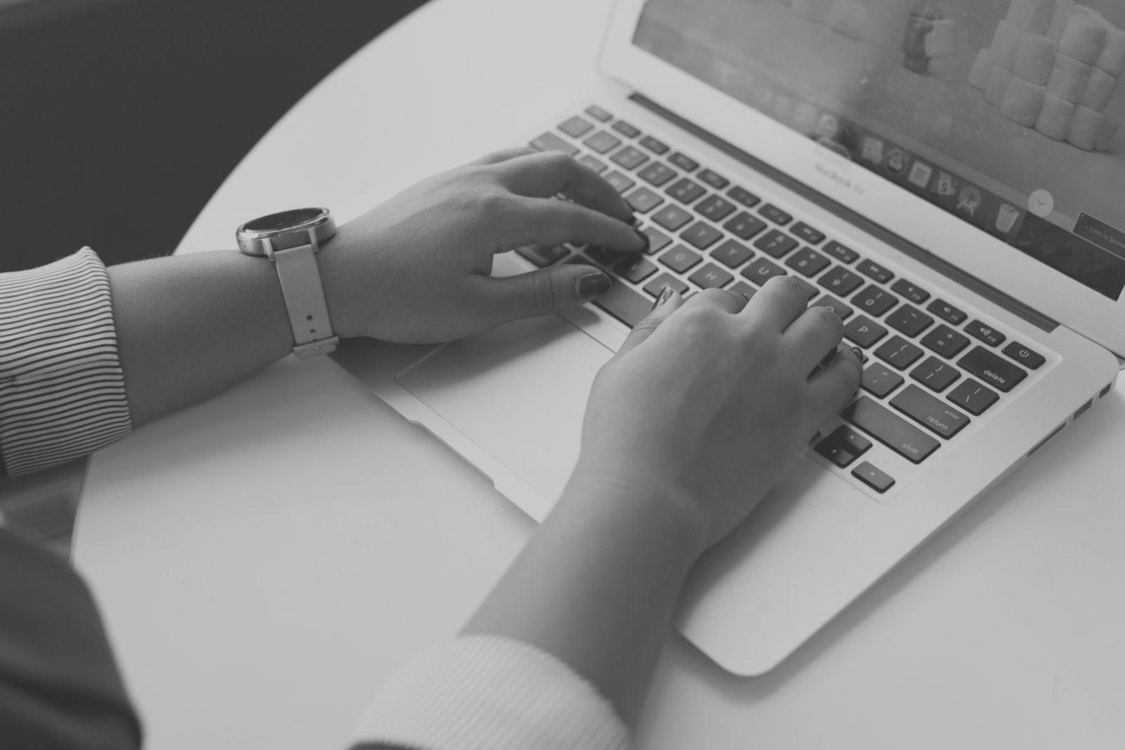 Espace de travail collaboratif avec matériel de prototypage